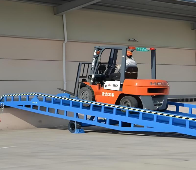 兴隆华侨农场移动式卸货平台（叉车用）